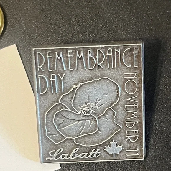 Labatt Remembrance Day Pin - Picture 4 of 5
